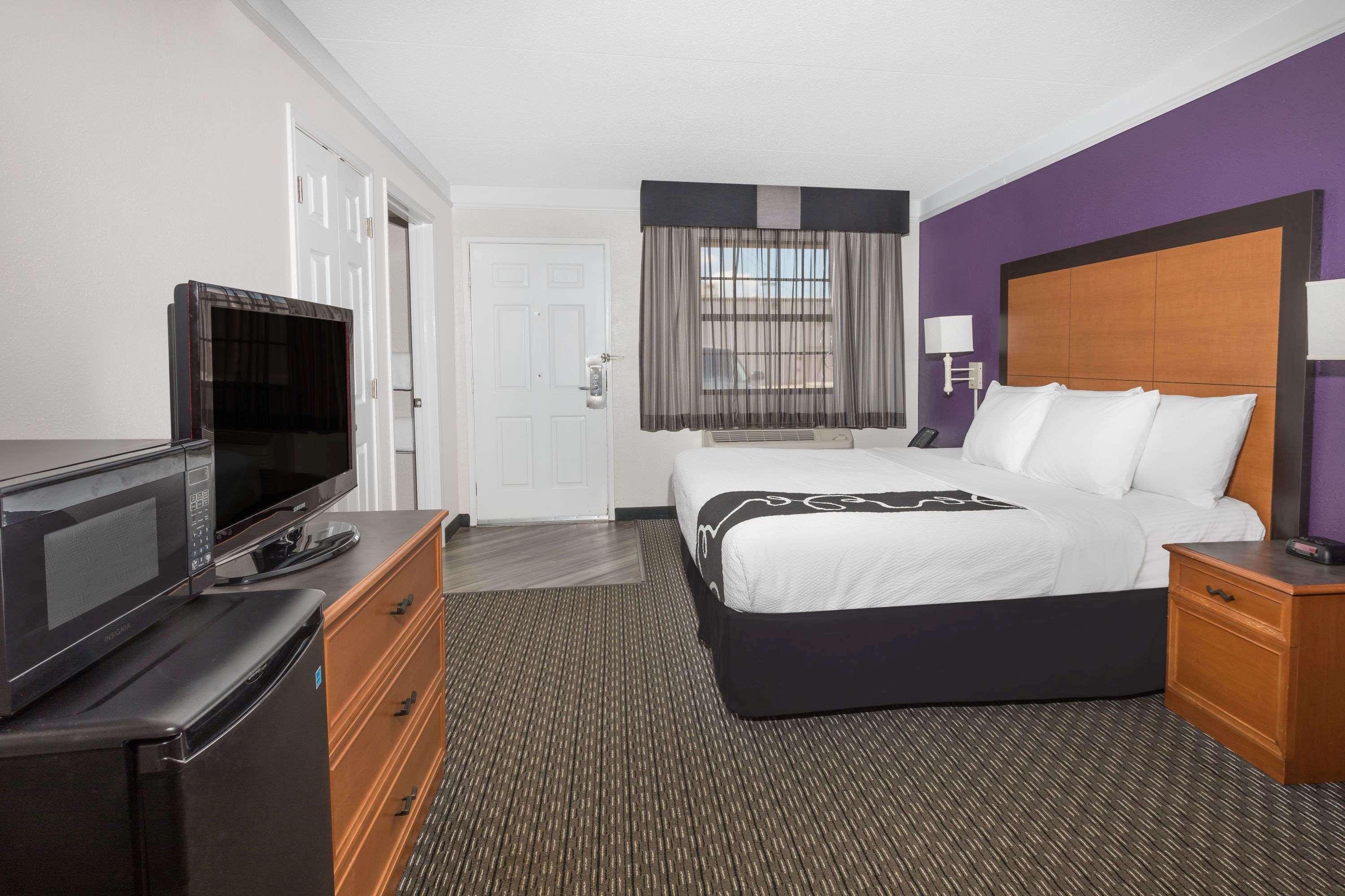 Baymont By Wyndham Greenville Woodruff Rd Экстерьер фото