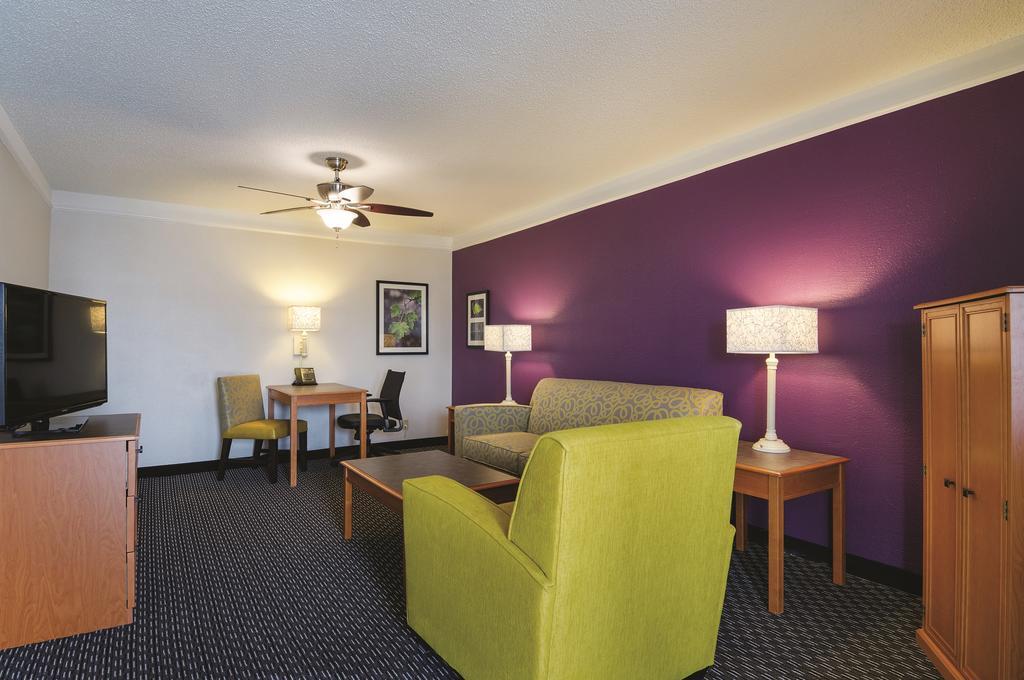 Baymont By Wyndham Greenville Woodruff Rd Экстерьер фото