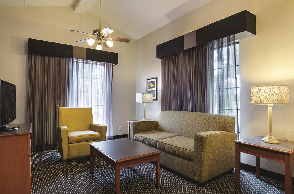 Baymont By Wyndham Greenville Woodruff Rd Экстерьер фото