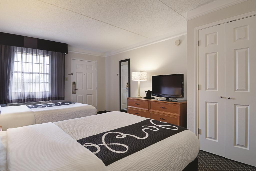Baymont By Wyndham Greenville Woodruff Rd Экстерьер фото