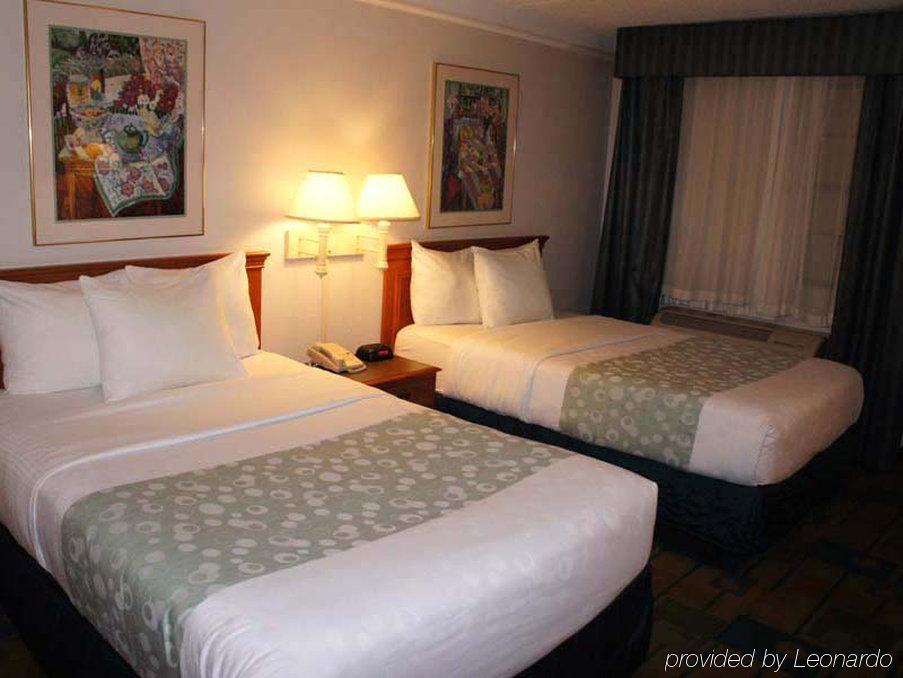 Baymont By Wyndham Greenville Woodruff Rd Экстерьер фото