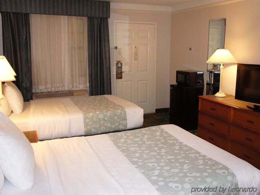 Baymont By Wyndham Greenville Woodruff Rd Экстерьер фото