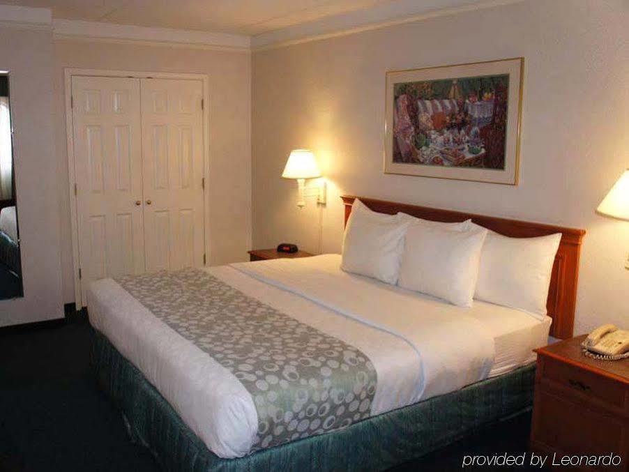 Baymont By Wyndham Greenville Woodruff Rd Экстерьер фото
