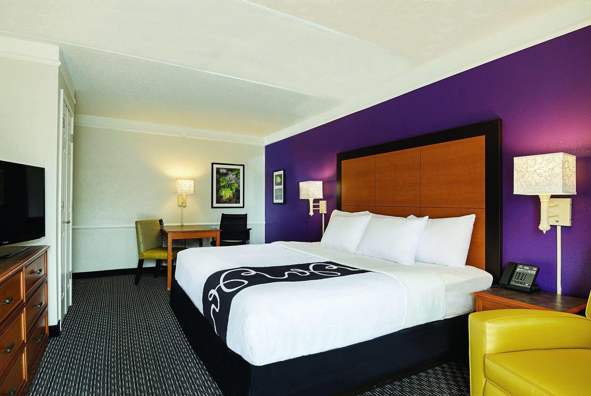 Baymont By Wyndham Greenville Woodruff Rd Экстерьер фото