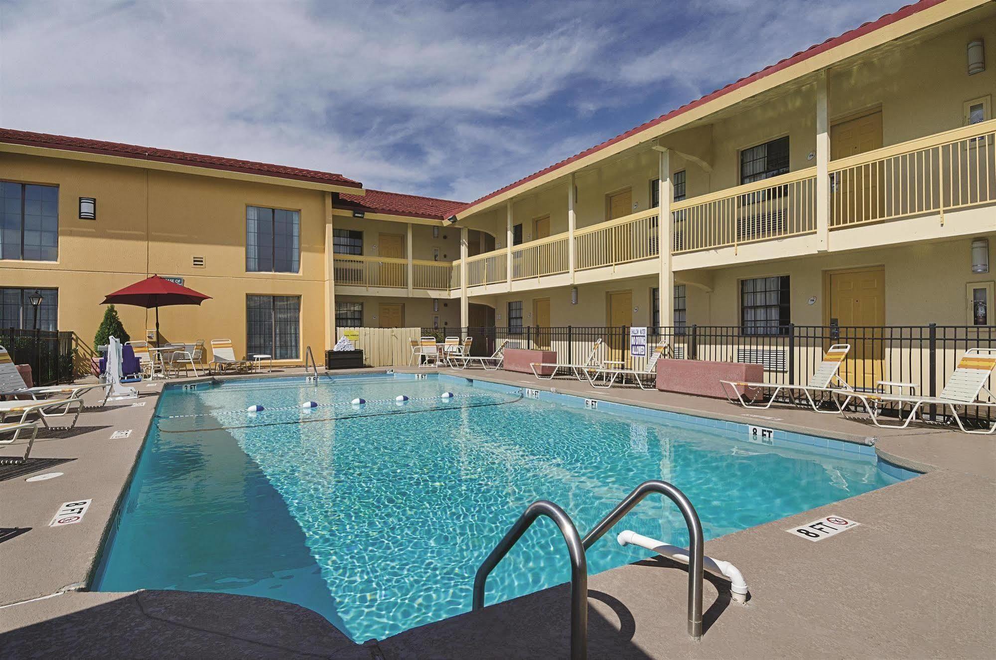 Baymont By Wyndham Greenville Woodruff Rd Экстерьер фото