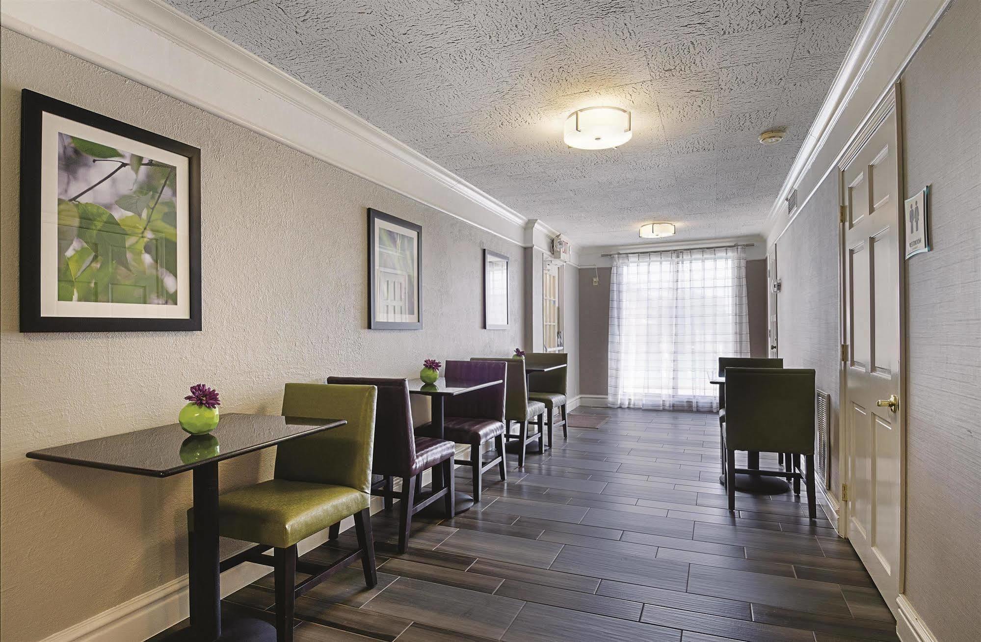 Baymont By Wyndham Greenville Woodruff Rd Экстерьер фото