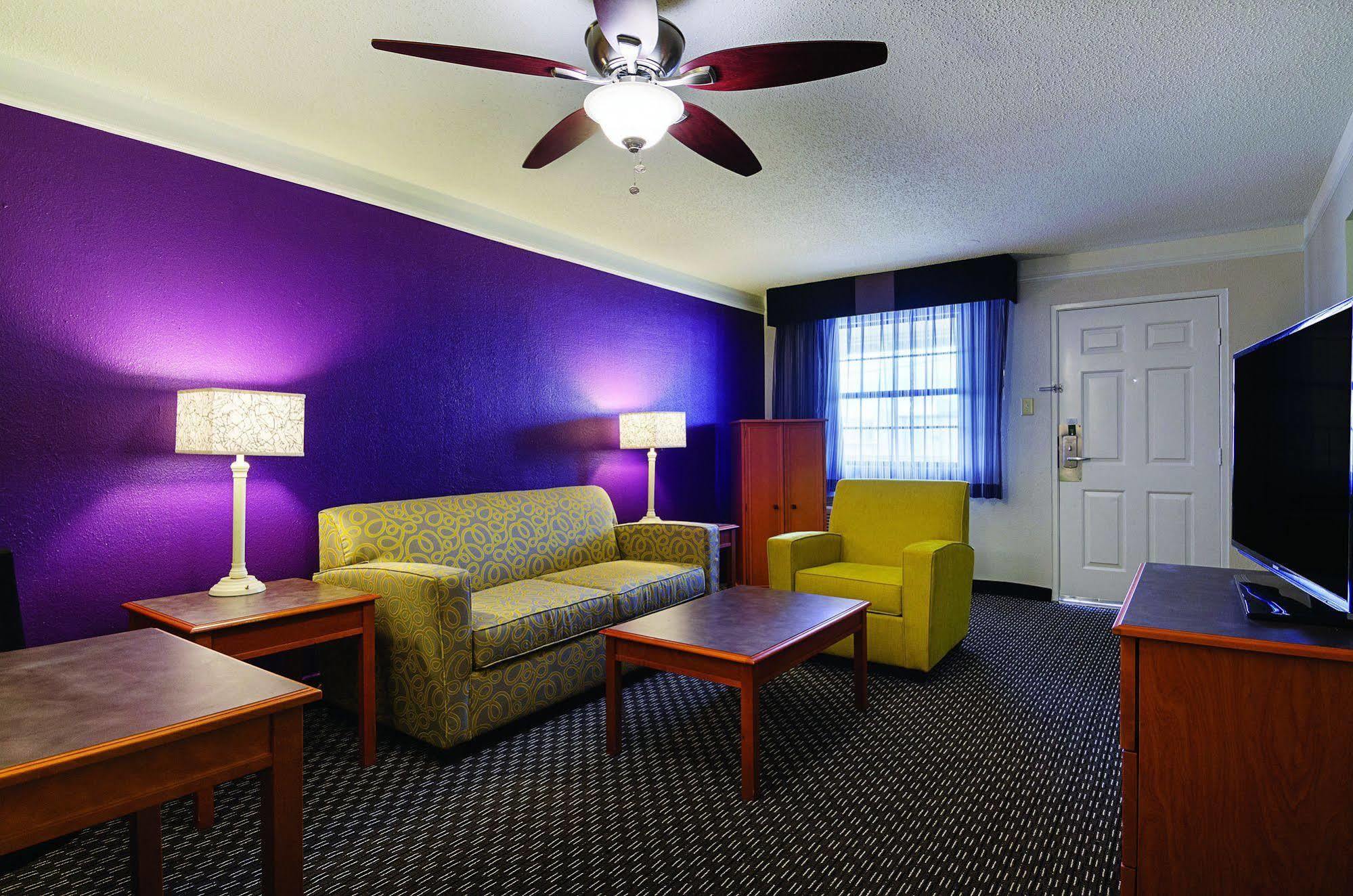 Baymont By Wyndham Greenville Woodruff Rd Экстерьер фото